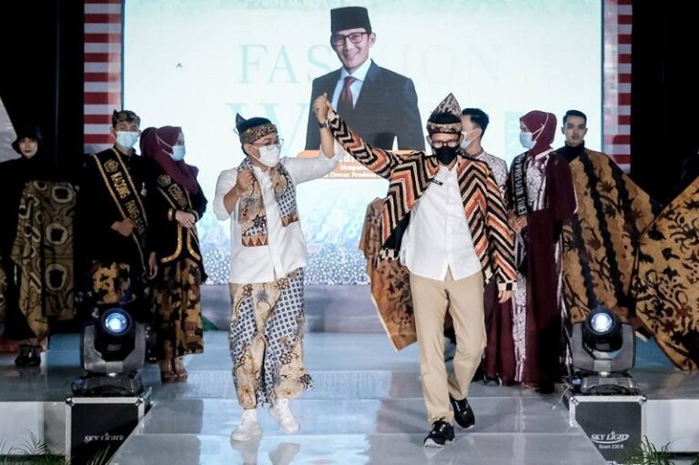 Sandiaga Uno Dukung Kolaborasi Fesyen Batik dan Olahraga Golf