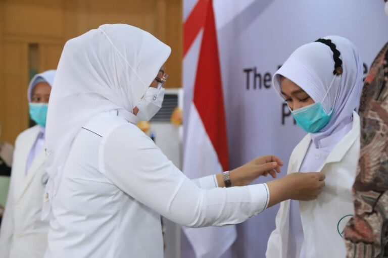 Menaker Lepas Keberangkatan 150 Pekerja Migran Indonesia Sebagai Perawat di Arab Saudi